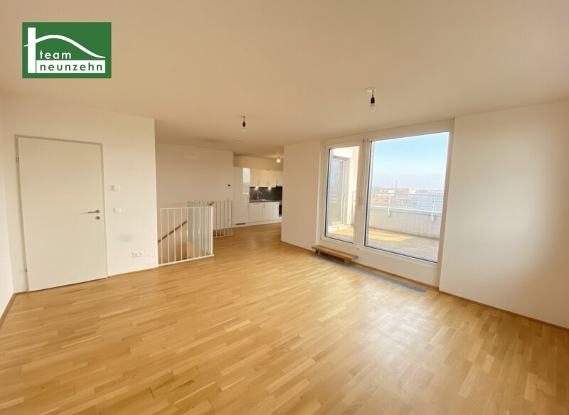Moderne Maisonette-Wohnung mit großem Balkon entlang Prager Straße! Straßenbahn, S-Bahn und viele Geschäfte in der Umgebung!