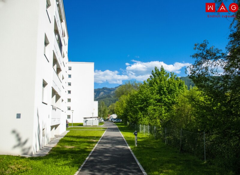 Großzügige & modernisierte Familienwohnung in grüner Lage!