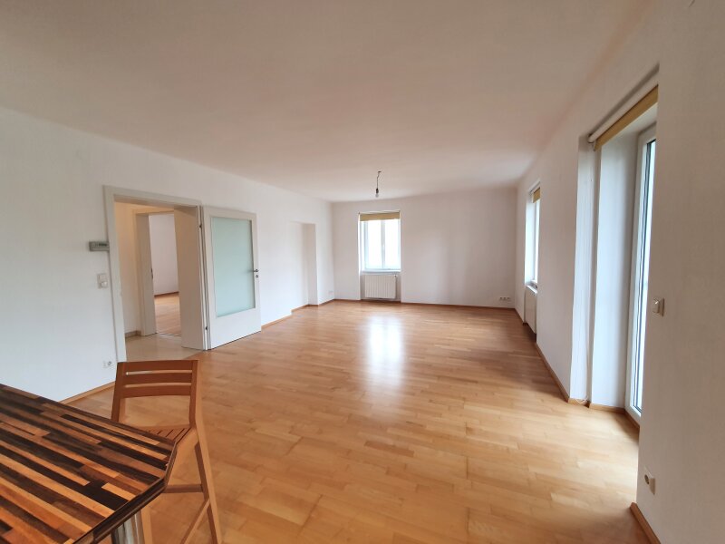 ZENTRUM  _  3-Zimmer-Wohnung mit Balkon