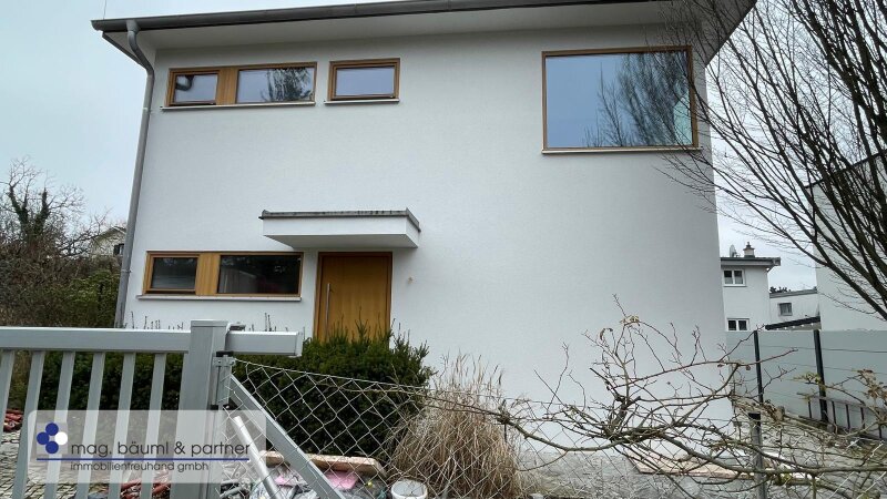 Elegantes , modernes Refugium mitten im Grünen