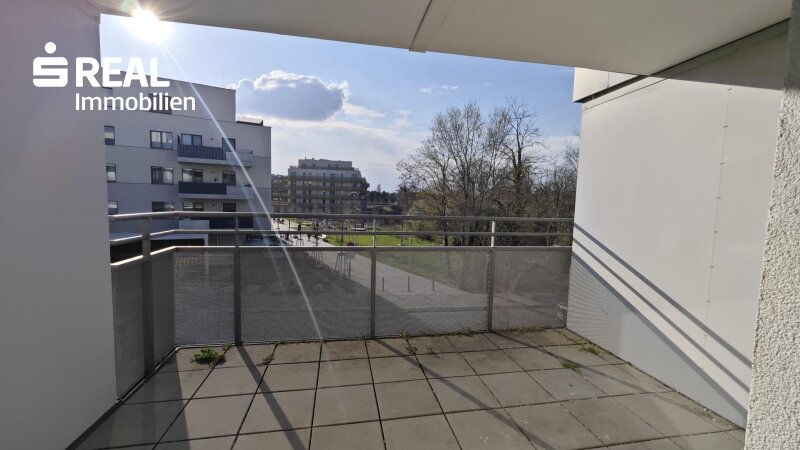 Moderne 3-Zimmer Loggiawohnung mit neuer Küche