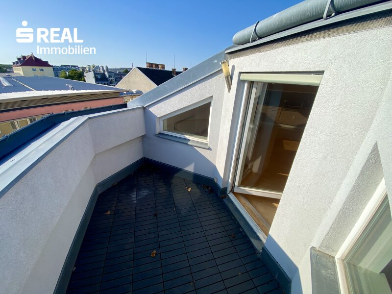 Eckterrasse ca. 6,5 m², großes Wohnzimmer, 2 Schlafzimmer