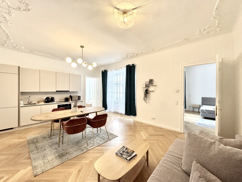 SOFORT BEZUGSFERTIG! Hofruhelage + Stuckdecken + historisches Biedermeierhaus + geschmackvolle Ausstattung!