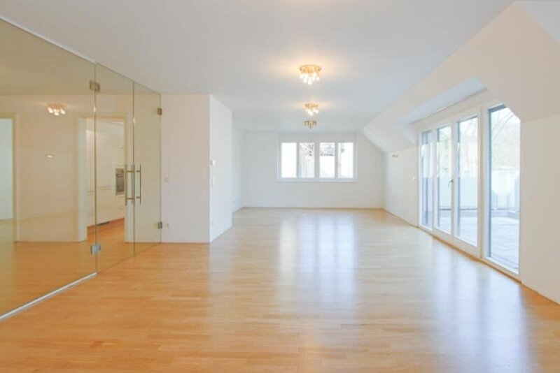 luxuriös, großzügig und modern mit Terrasse und Grünblick inkl. Garage