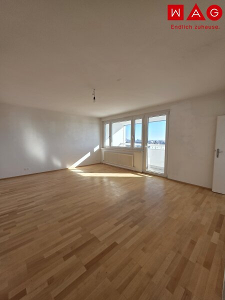 Zentral gelegene 2-Raum-Wohnung mit XL-Loggia und einmaliger Aussicht!