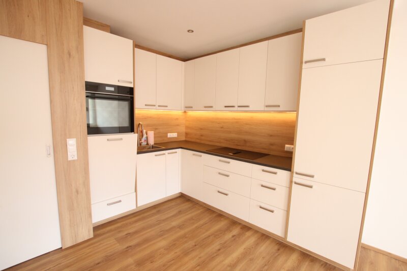 Neu sanierte sonnige 2 Zimmer Wohnung mit Balkon in Viktring - Siebenbürgengasse