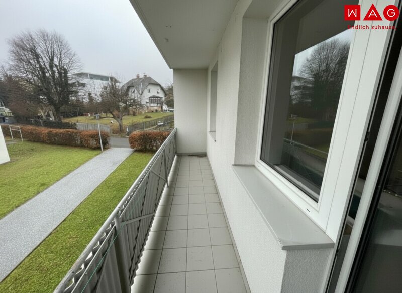 Top saniert! Zentrumsnahe Wohnung mit XXL Loggia im 1. Stock mit Lift!