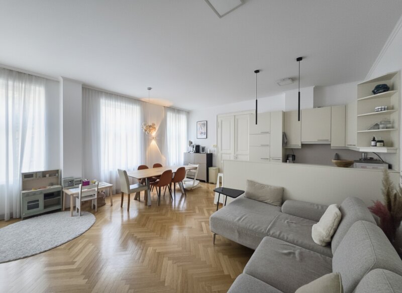 Stilvolle 2 Zimmer Altbauwohnung in Hofruhelage | Fischgrätparkett | 3. Liftstock | große Wohnküche - im Herzen des 9. Bezirks - Mosergasse