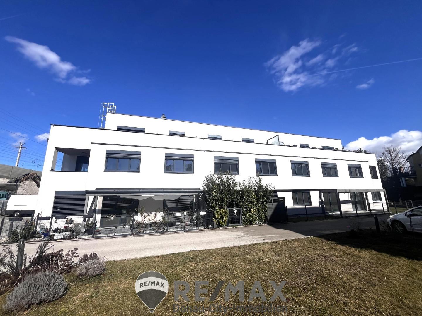 "Wohnung mit Balkon und Parkplatz"