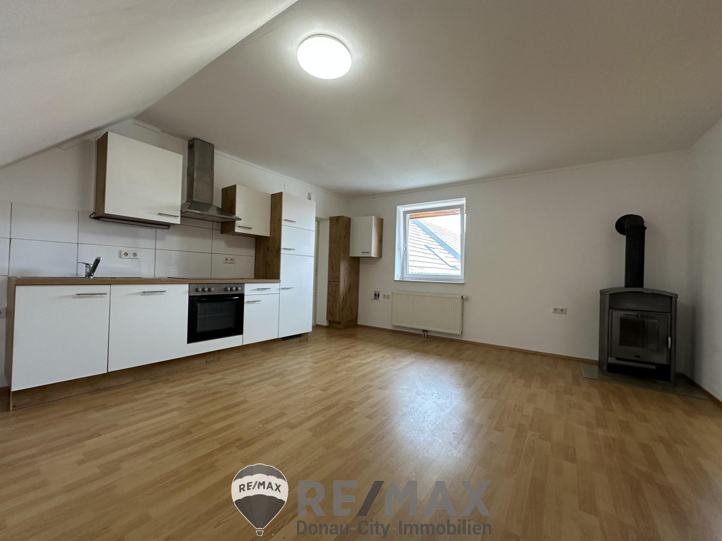 "4-Zimmerwohnung mit Balkon, Fernwärme & 2 Parkplätzen"