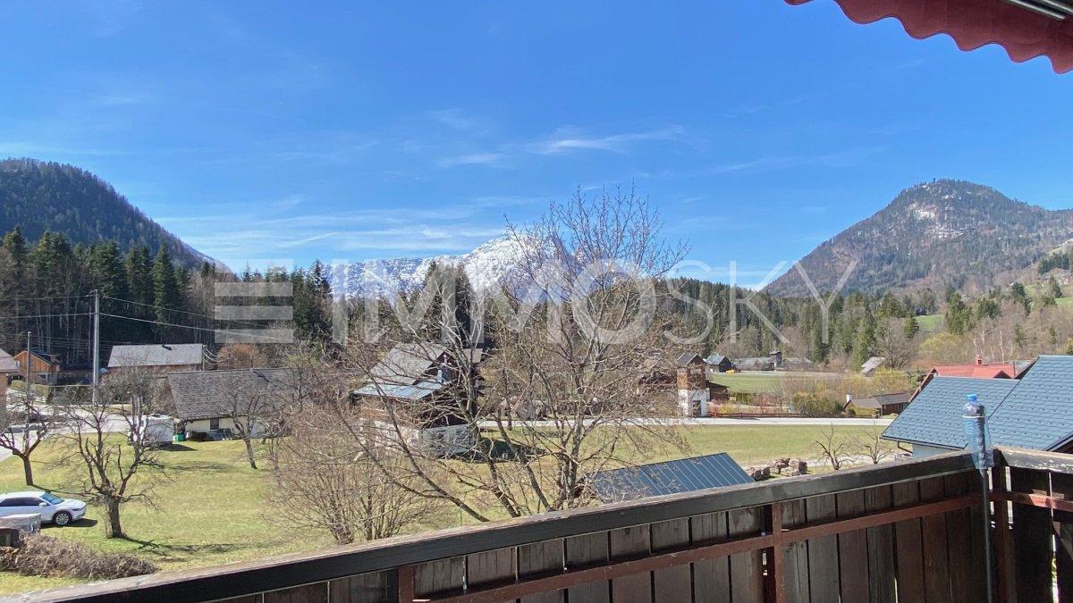 SEHR HELLE AUSSICHTSWOHNUNG IN RUHE- UND SONNENLAGE