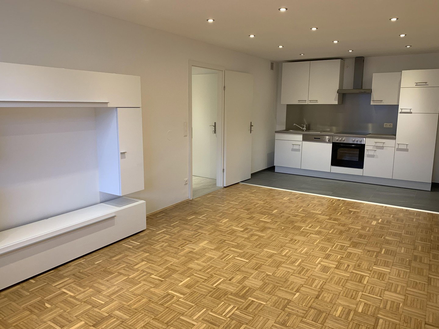 Provisionsfrei-Helle-2-Zimmer-Neubaueigentumswohnung (komplett saniert 2019)